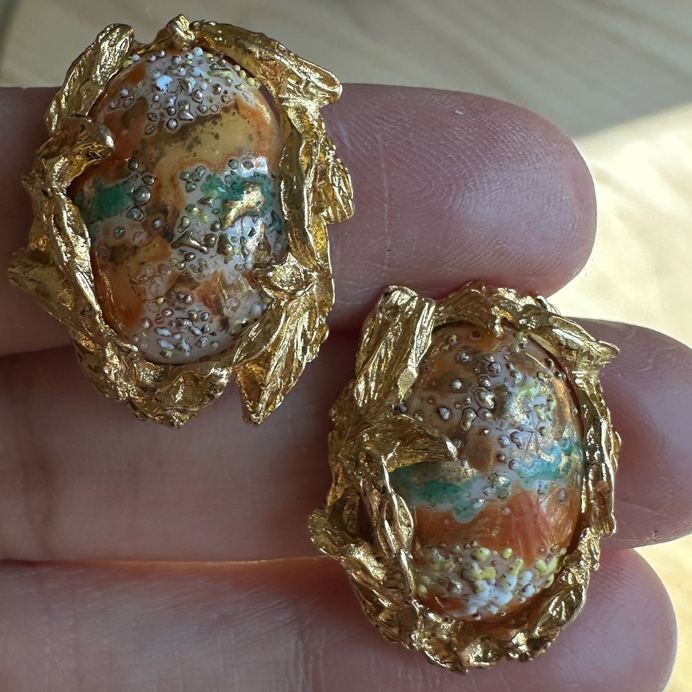 Vintage Elizabeth Morrey Earrings 1 Inch Easter Egg‎ Bird Nest Art Glass Gold